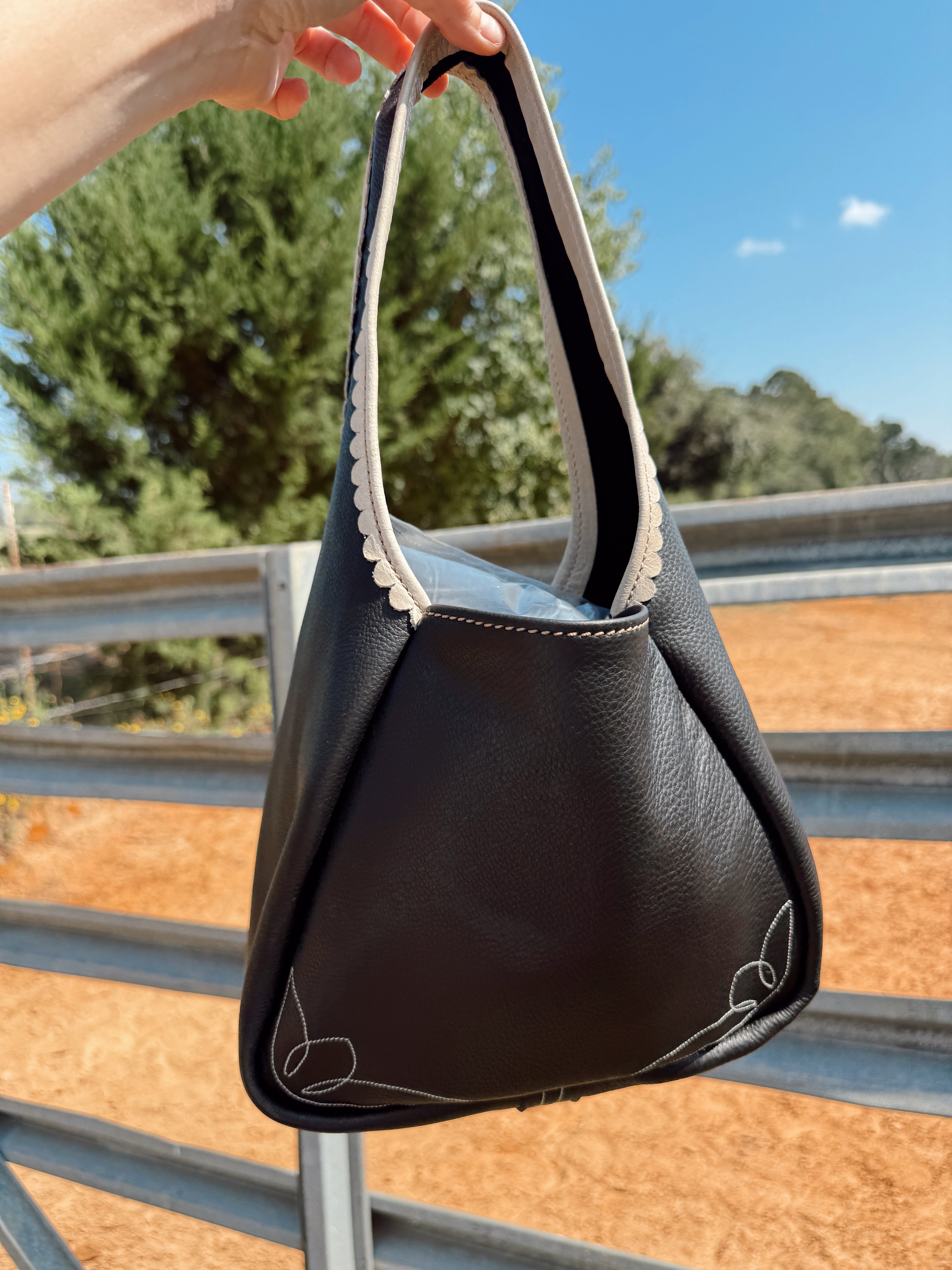 The Maddog Leather Toro Hobo Purse - Black