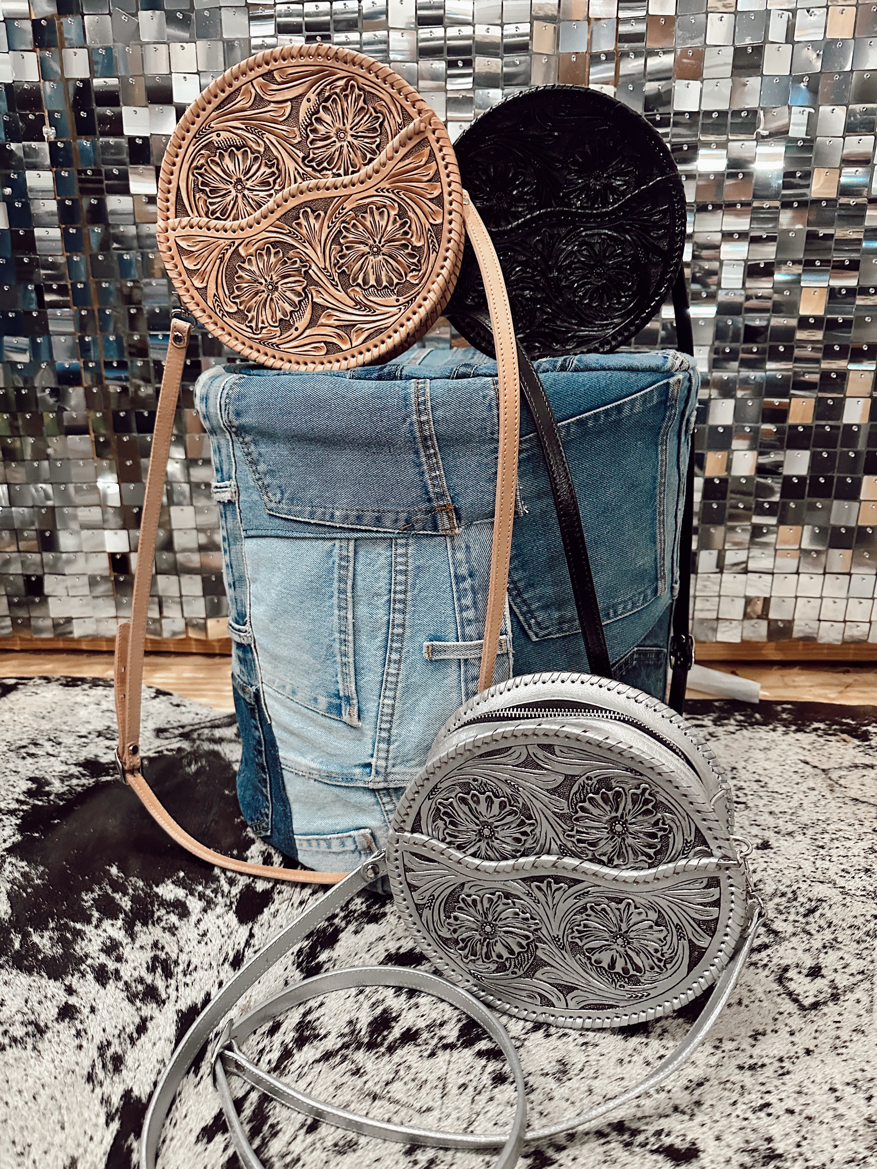 The Que Chula Redondo Leather Tooled Purse {6 Colors}