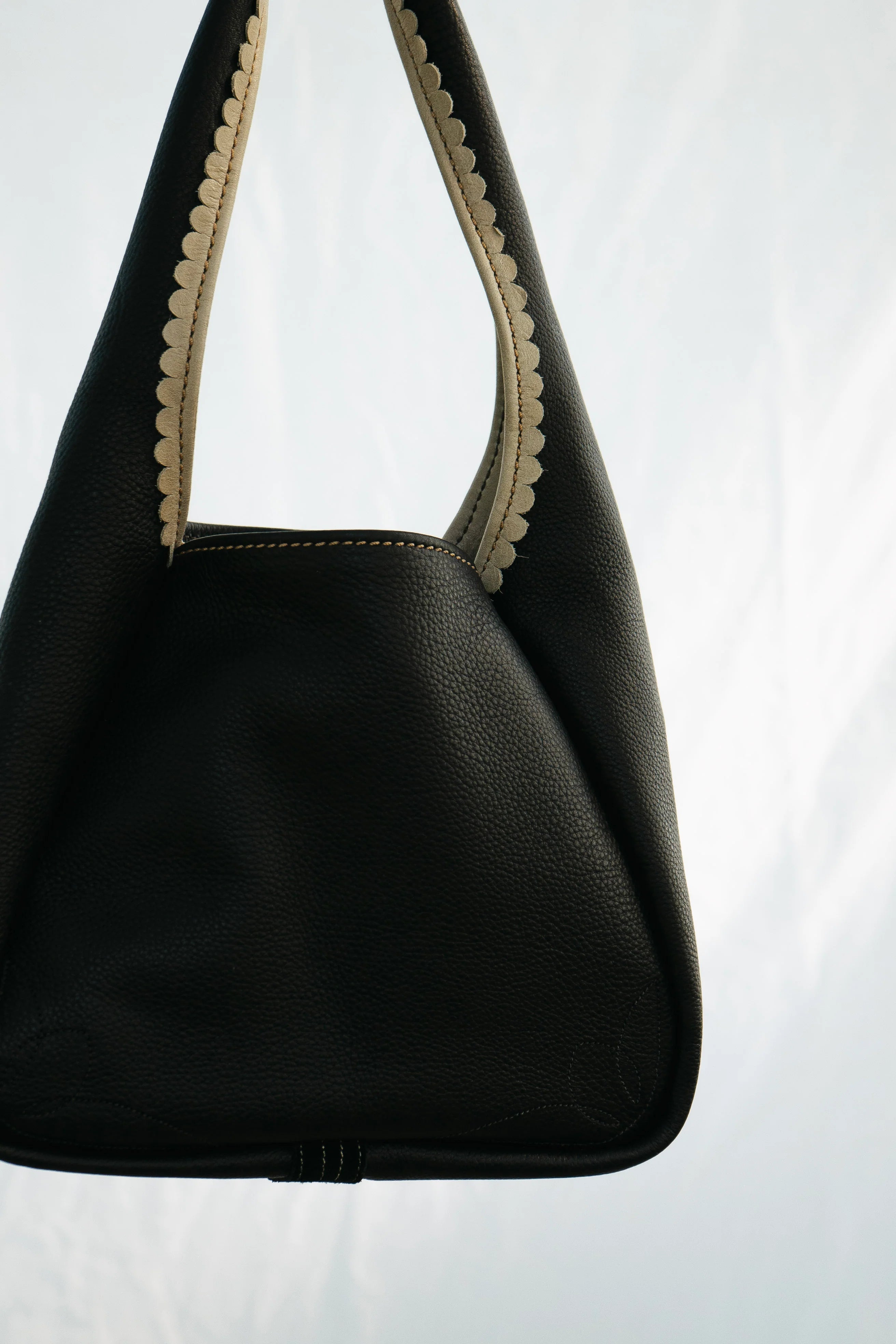 The Maddog Leather Toro Hobo Purse - Black