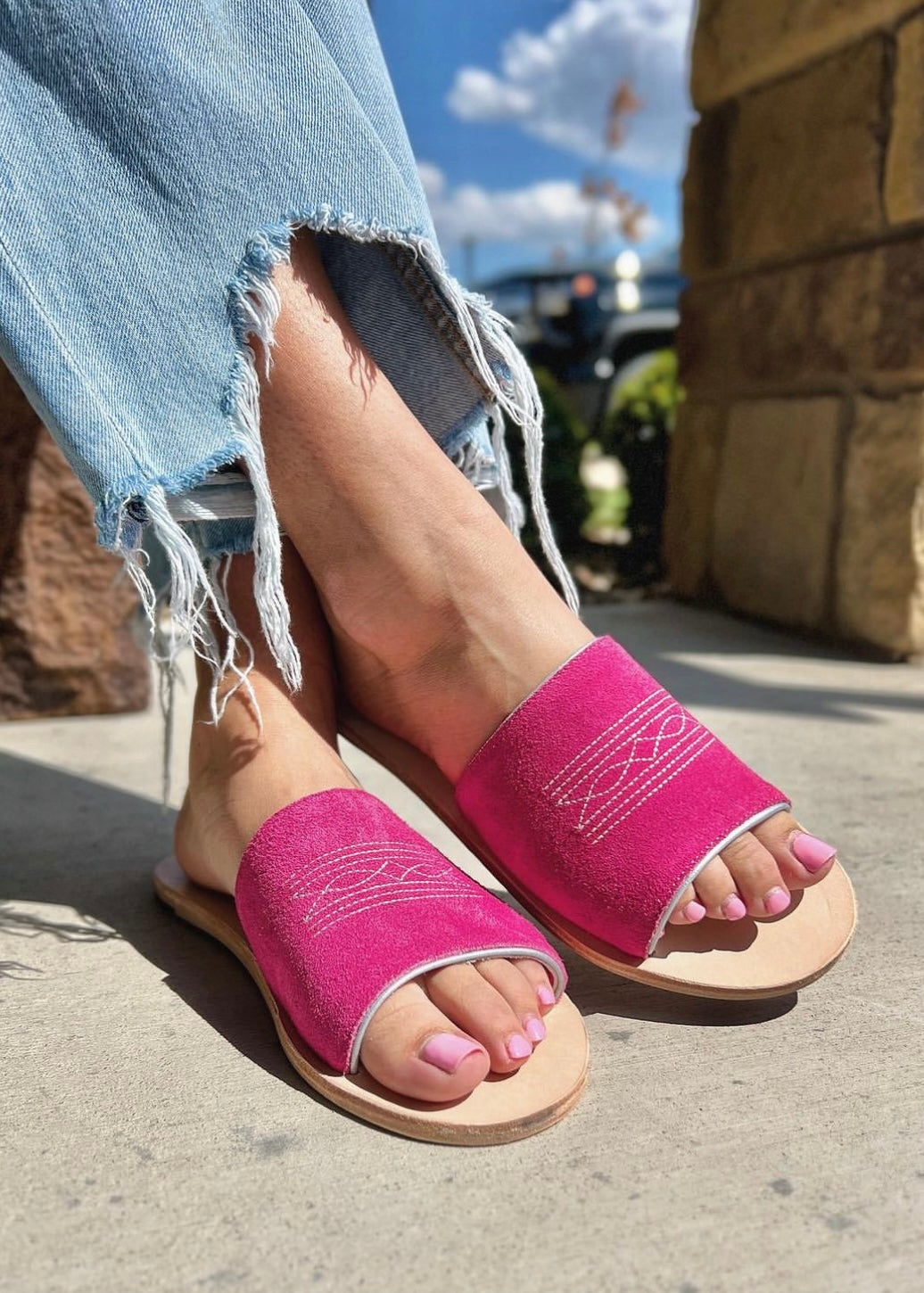 The Boot Stitch Pink Rough Out Sandals size 10