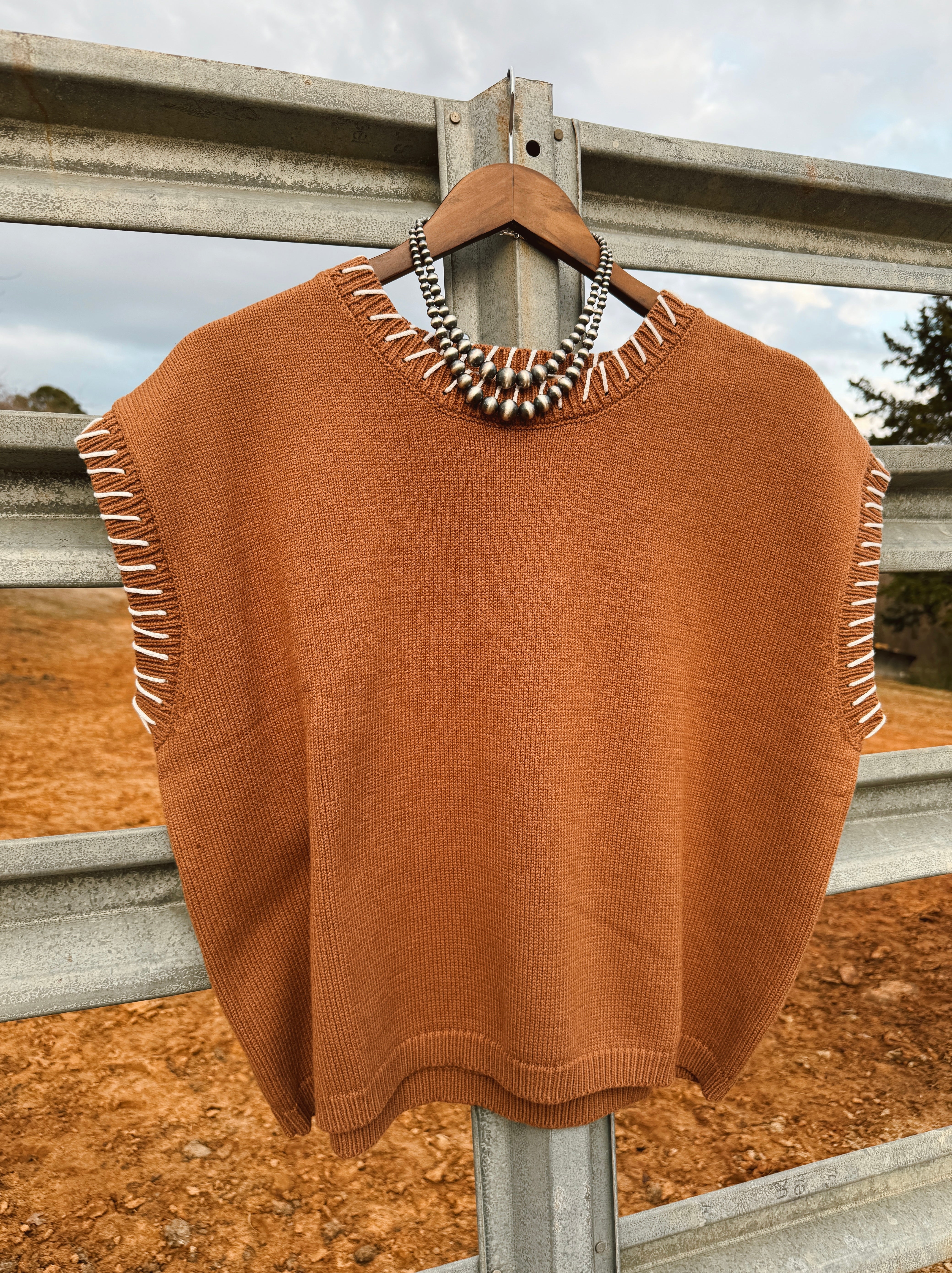 The Buckstitch Top - Camel