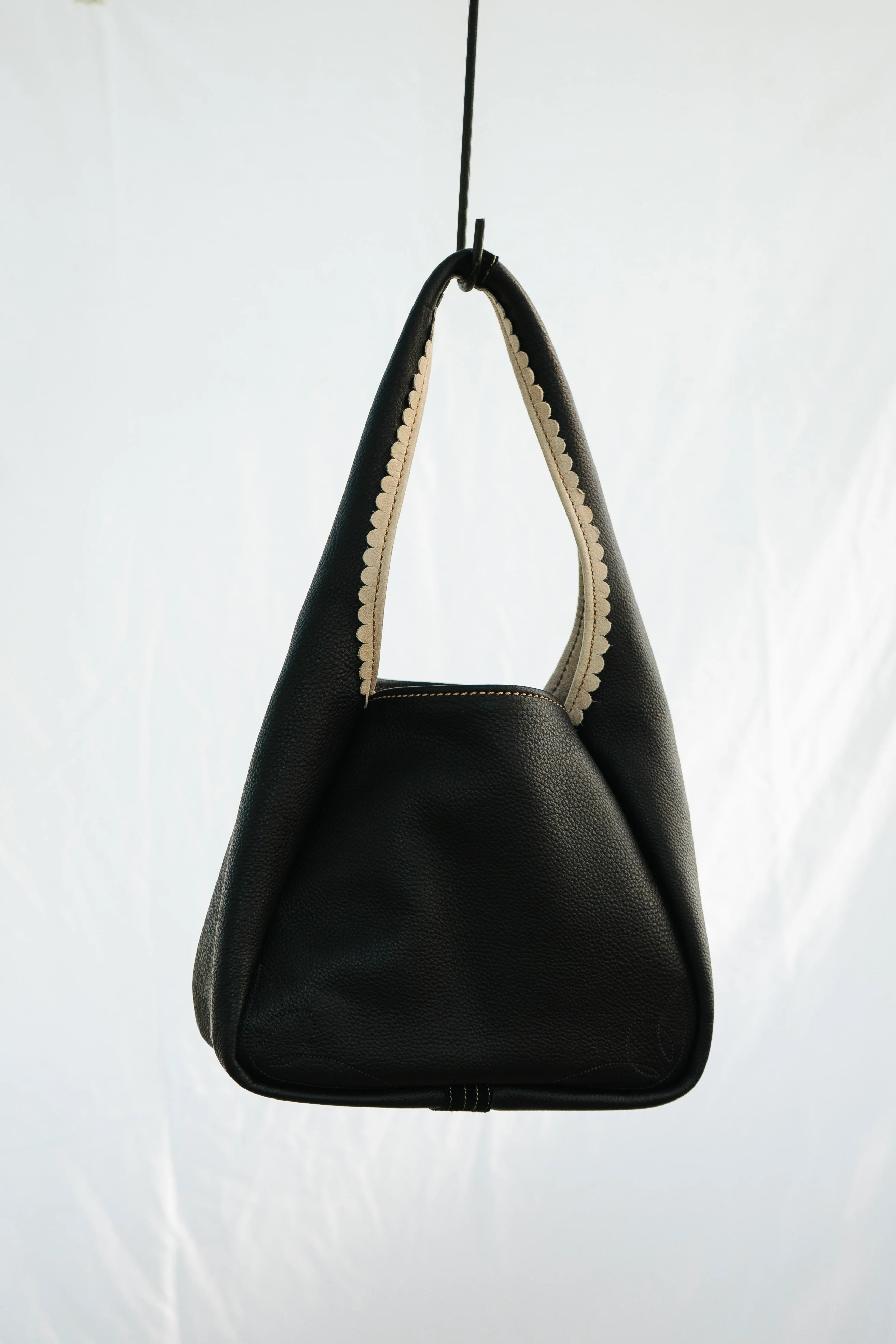 The Maddog Leather Toro Hobo Purse - Black