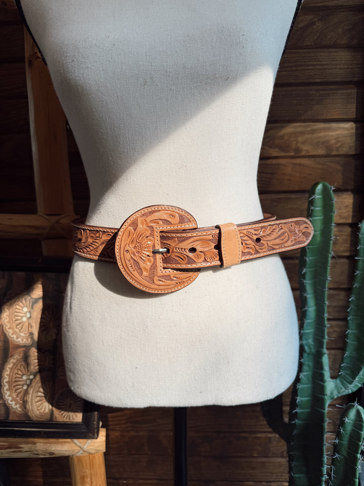 The Que Chula Leather Tooled Belt - best seller display picture 1
