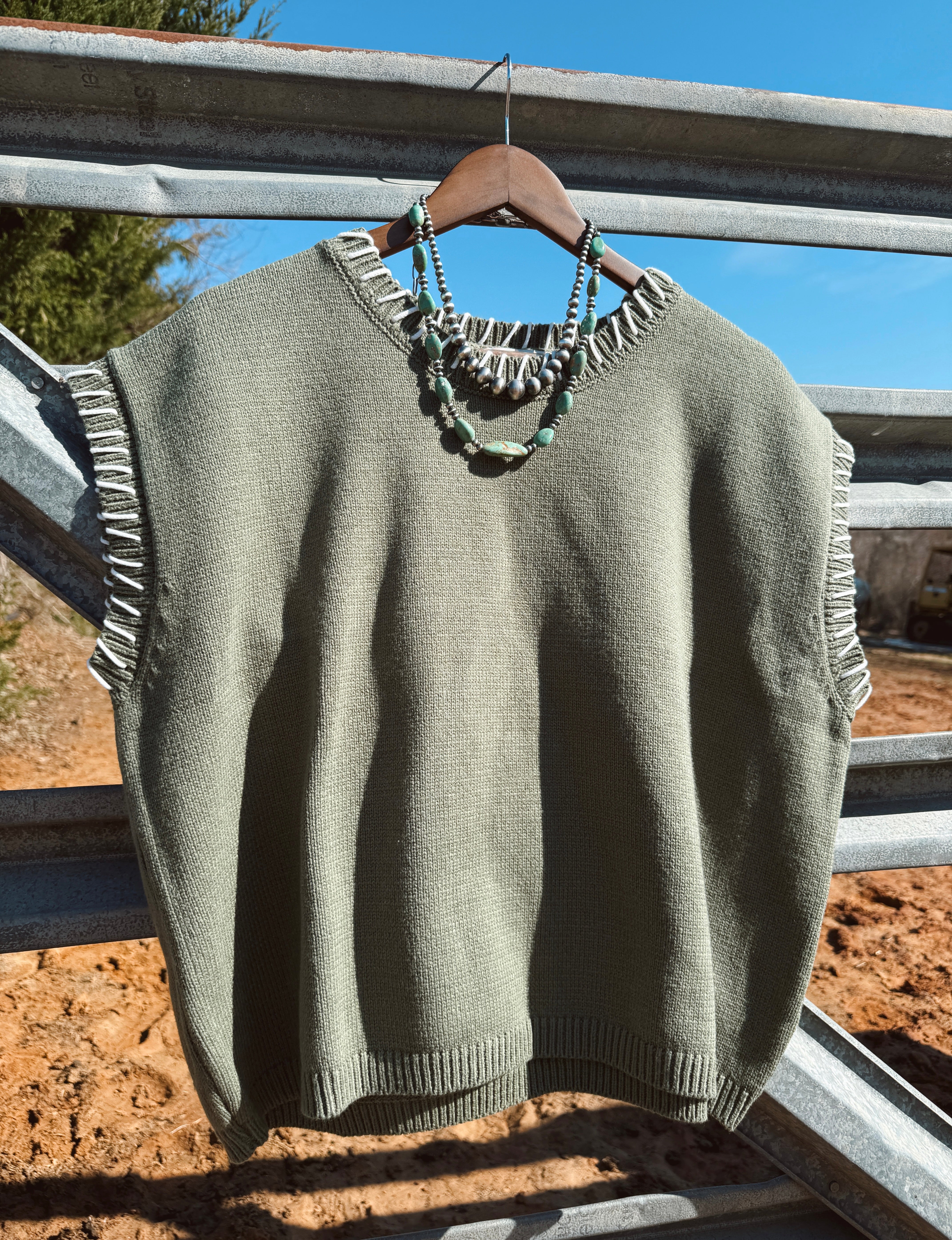 The Buckstitch Top - Olive