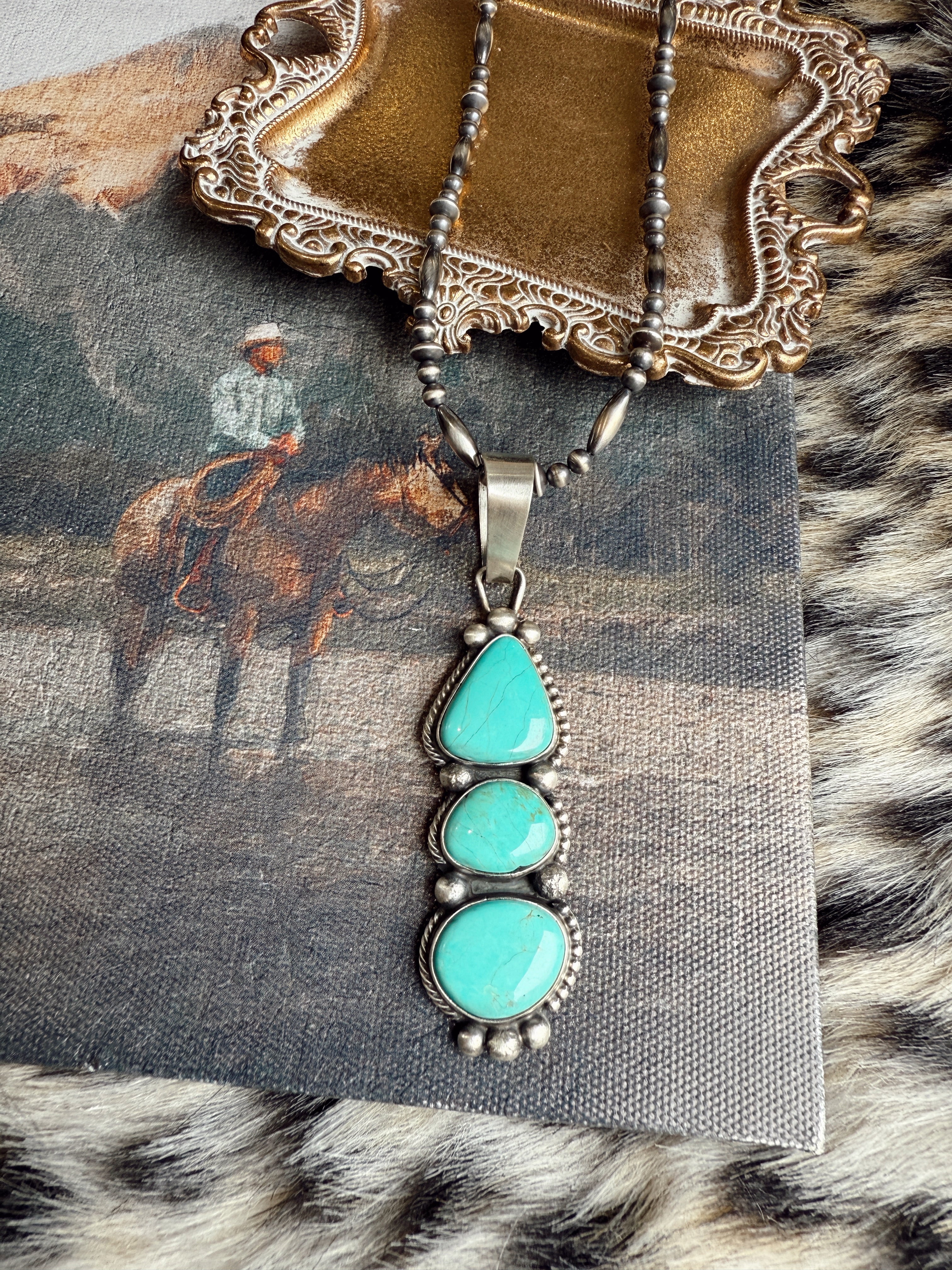 The Roan Pendant