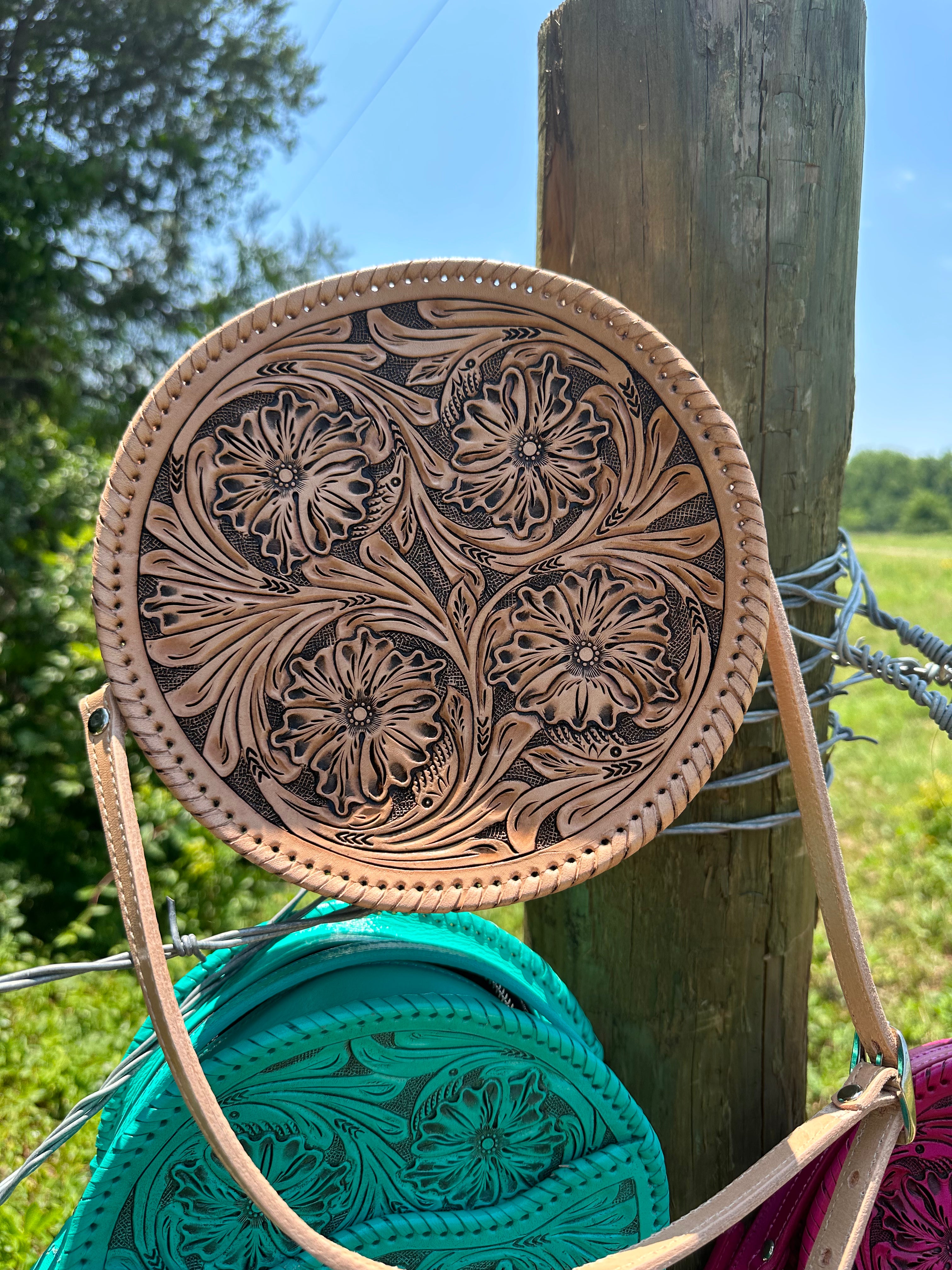 The Que Chula Redondo Leather Tooled Purse {6 Colors}