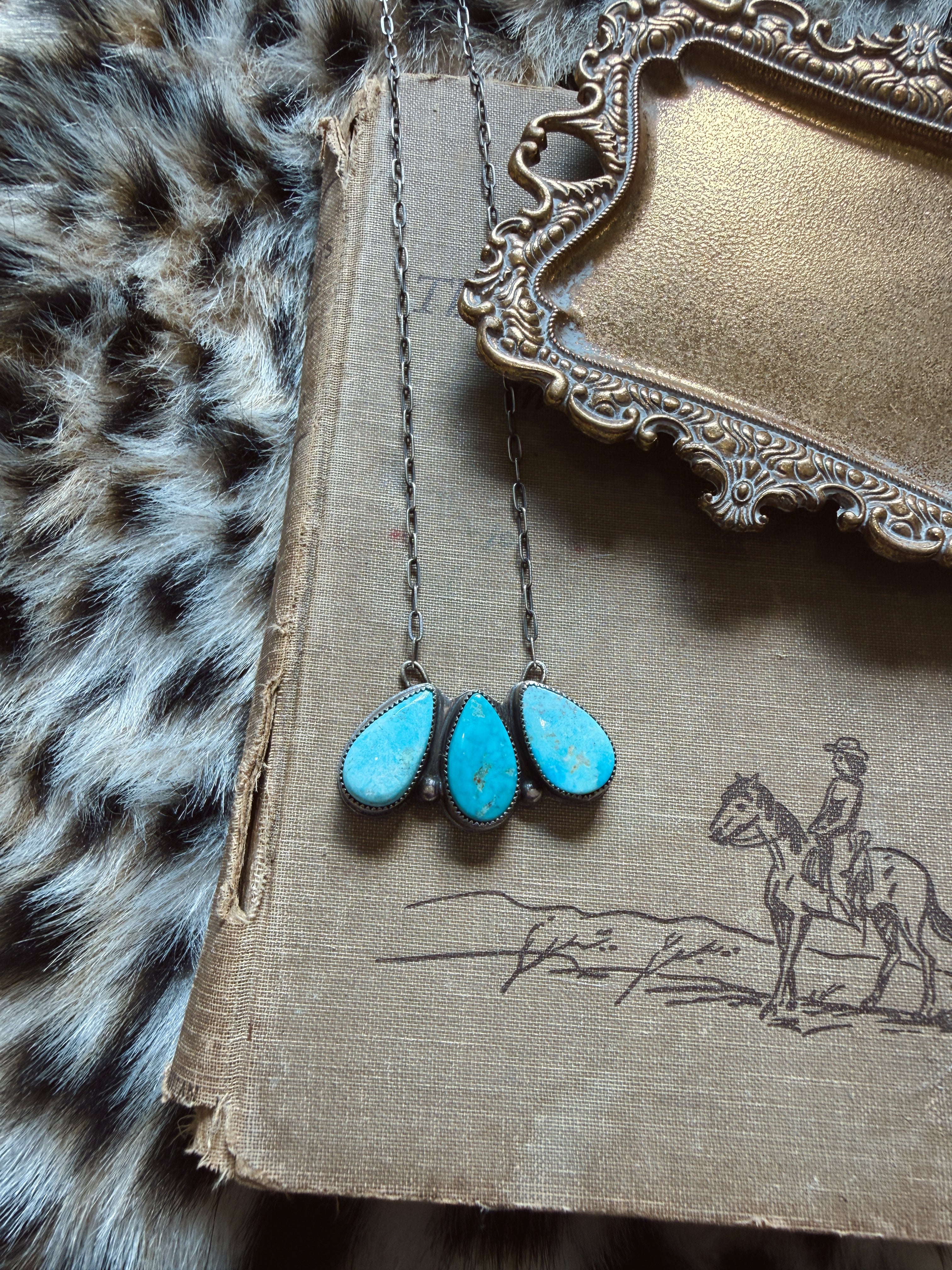 The Rosa Necklace