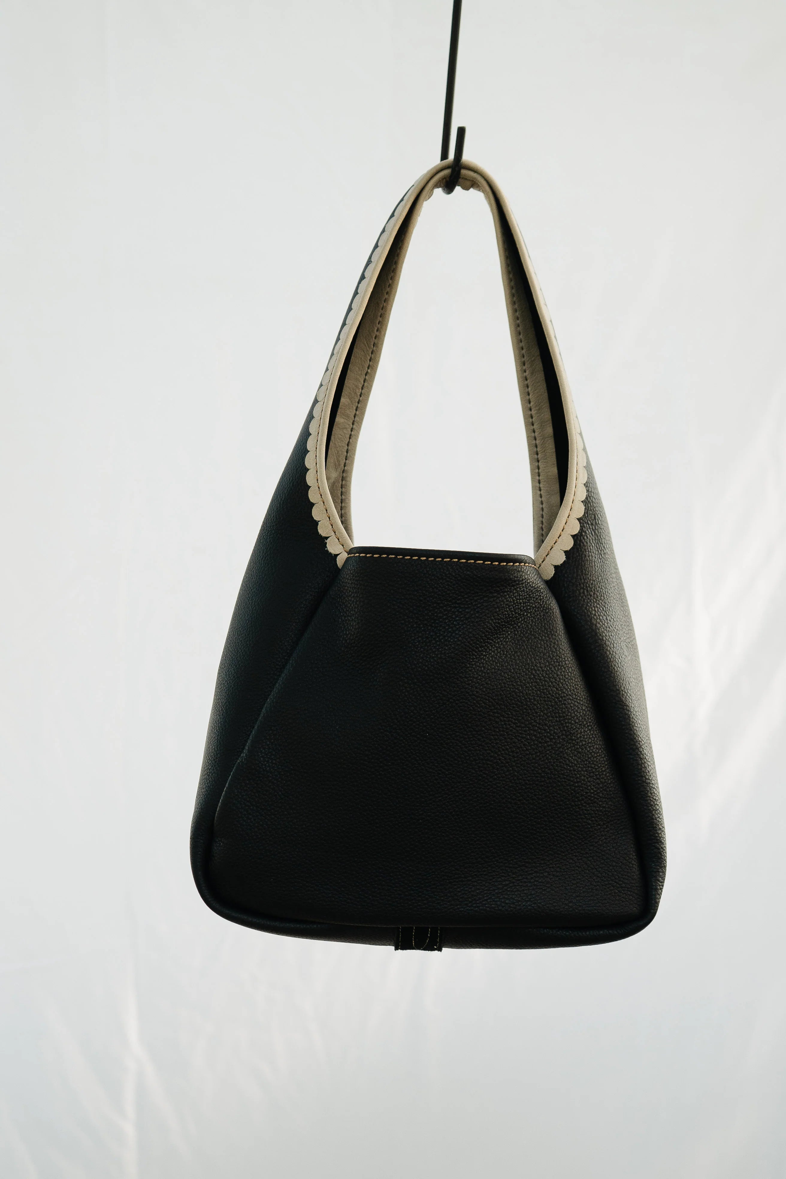 The Maddog Leather Toro Hobo Purse - Black