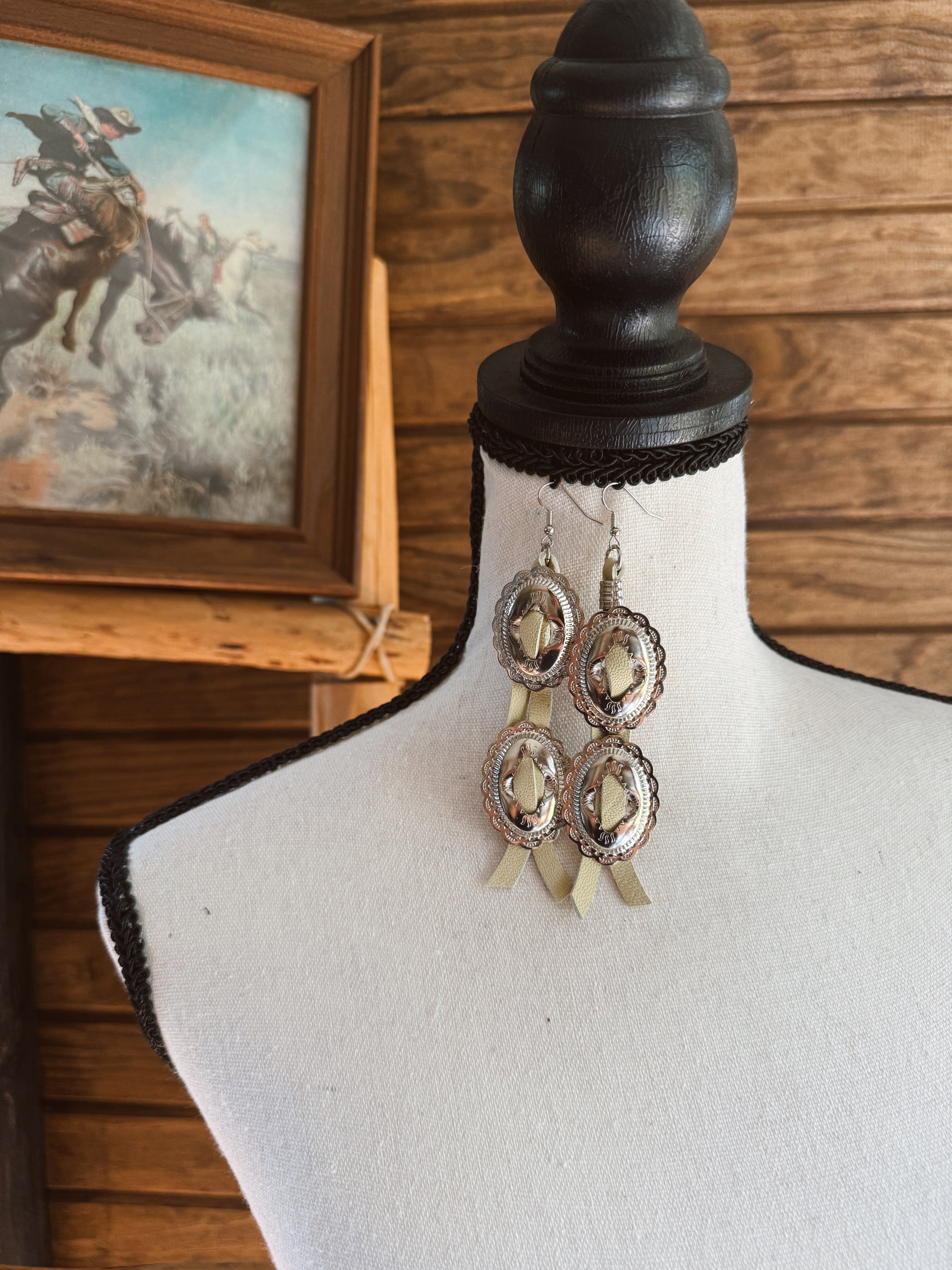 The Concho Earrings - Tan