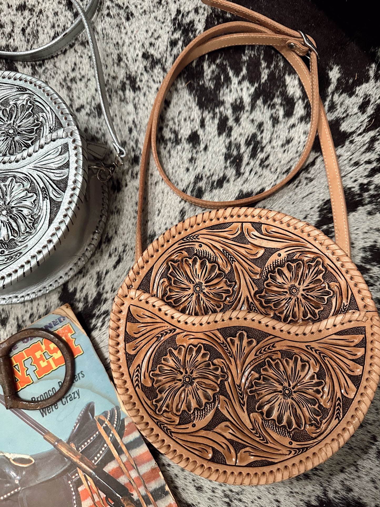 The Que Chula Redondo Leather Tooled Purse {6 Colors}