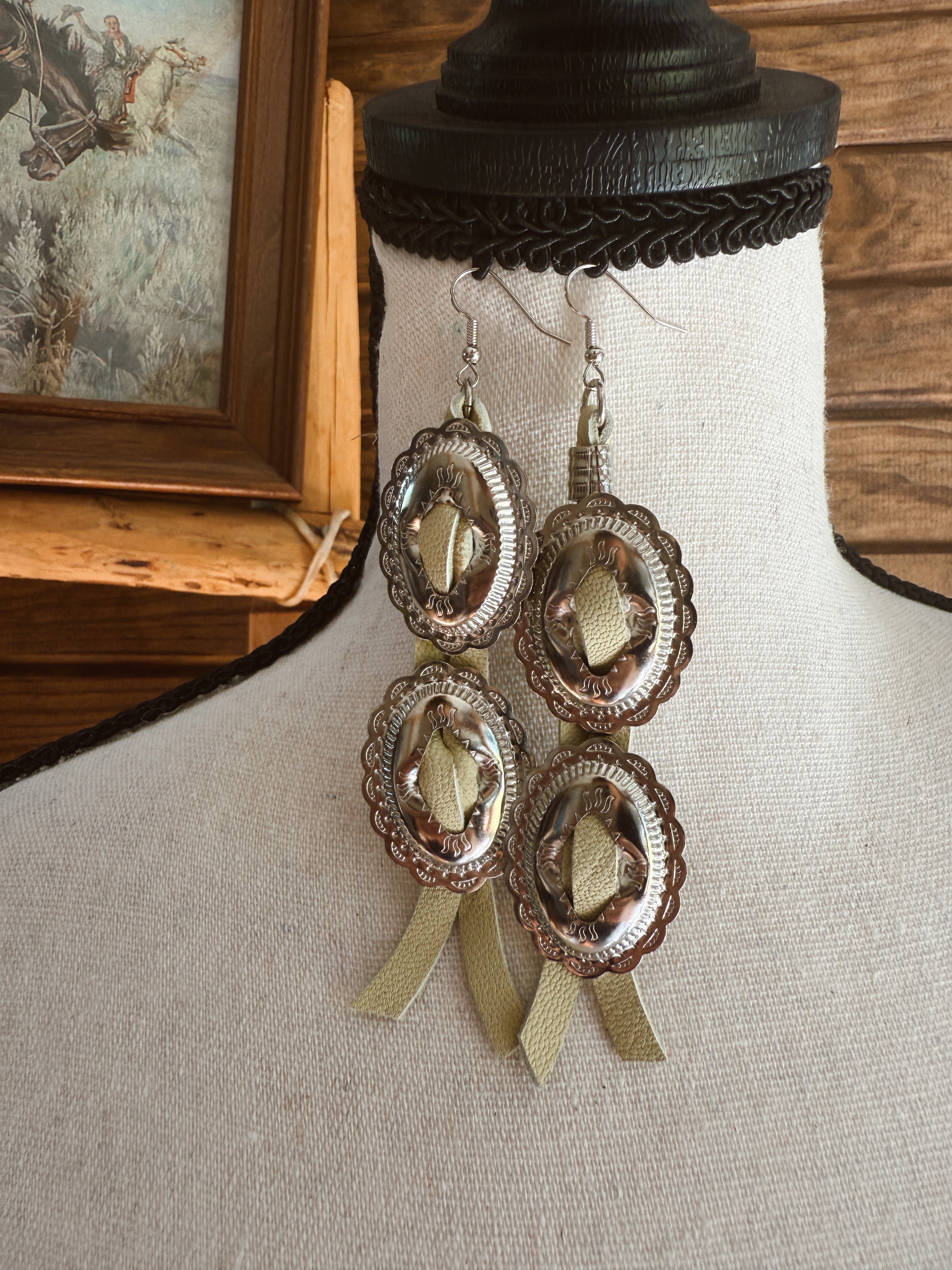 The Concho Earrings - Tan