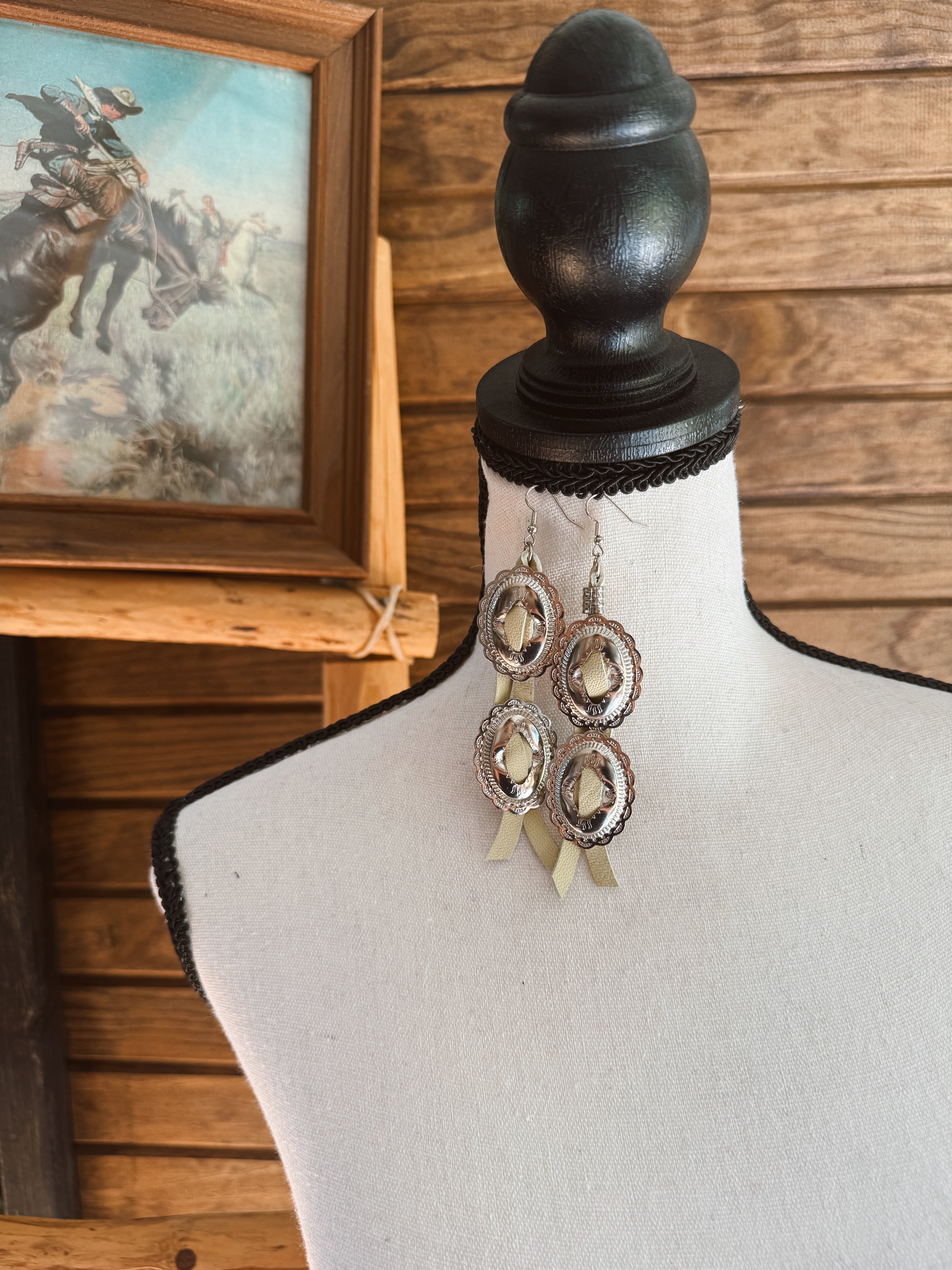 The Concho Earrings - Tan