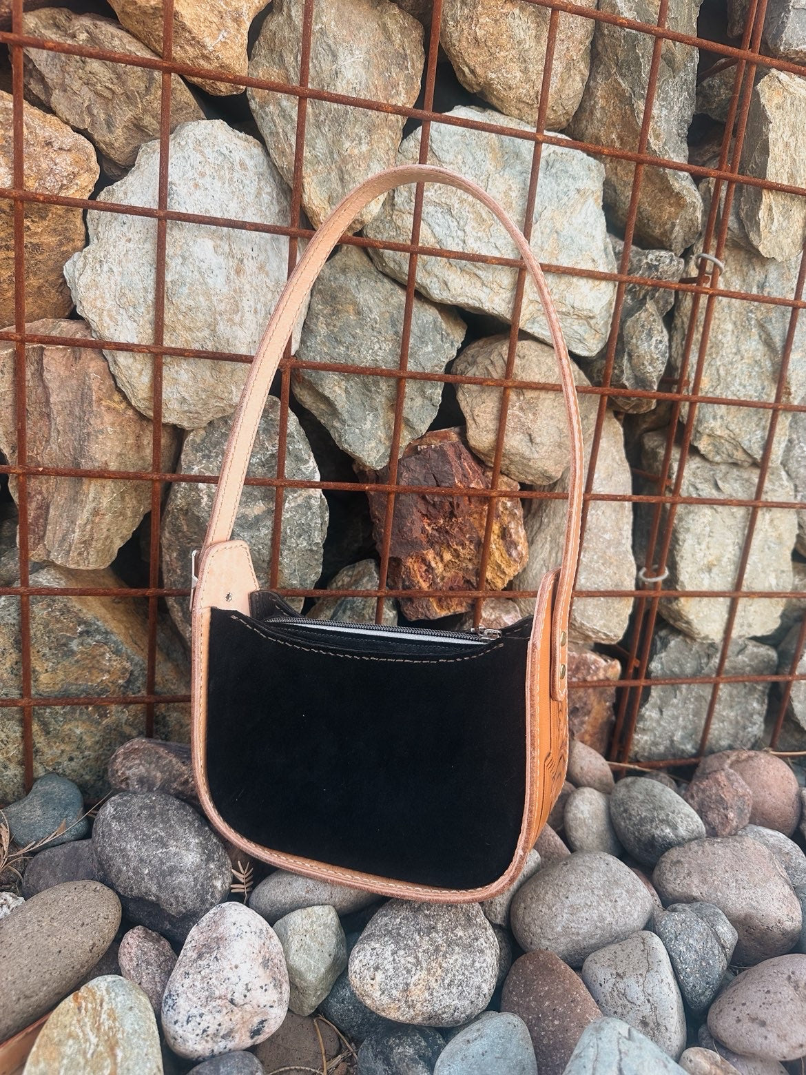 The Maddog Leather Rio Purse - black