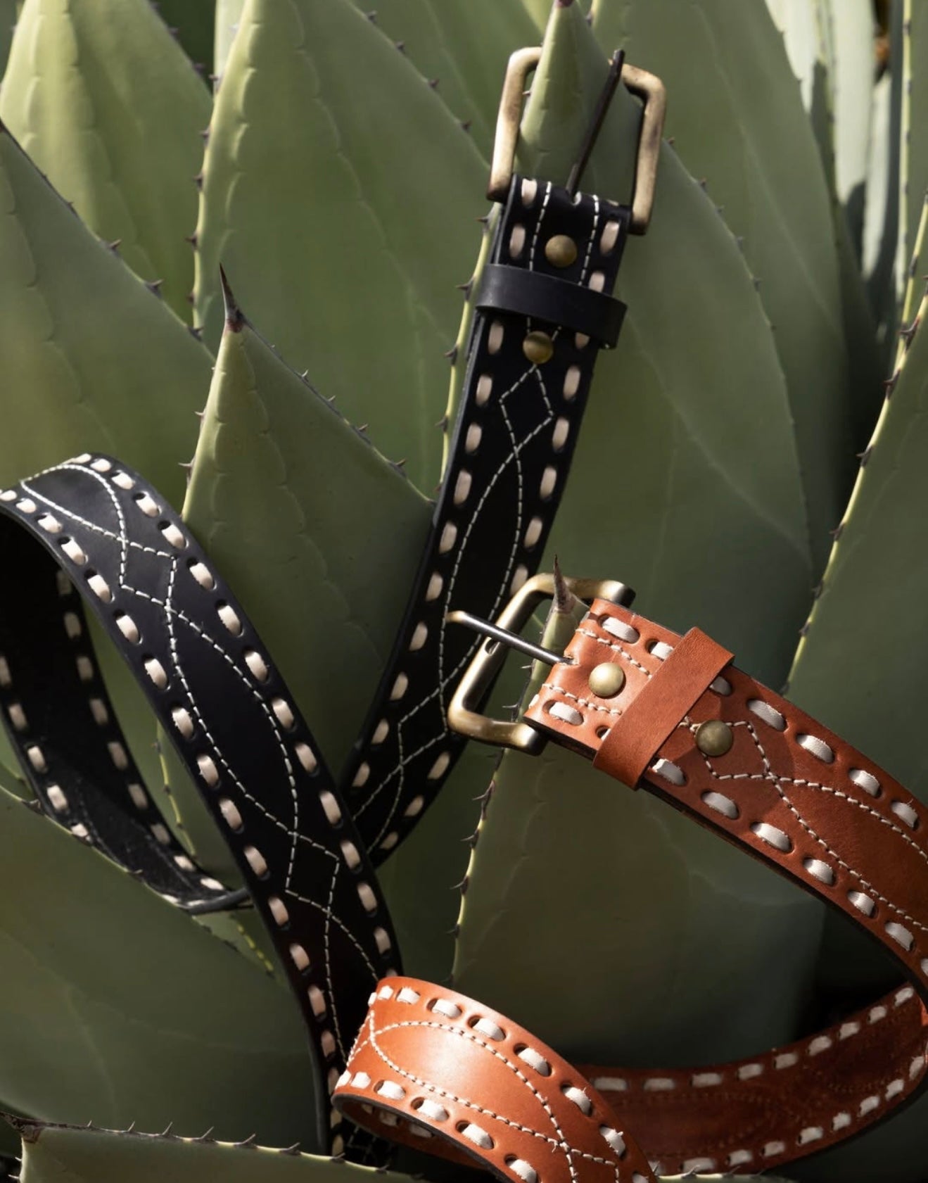 The Classic Buckstitch Belt - black