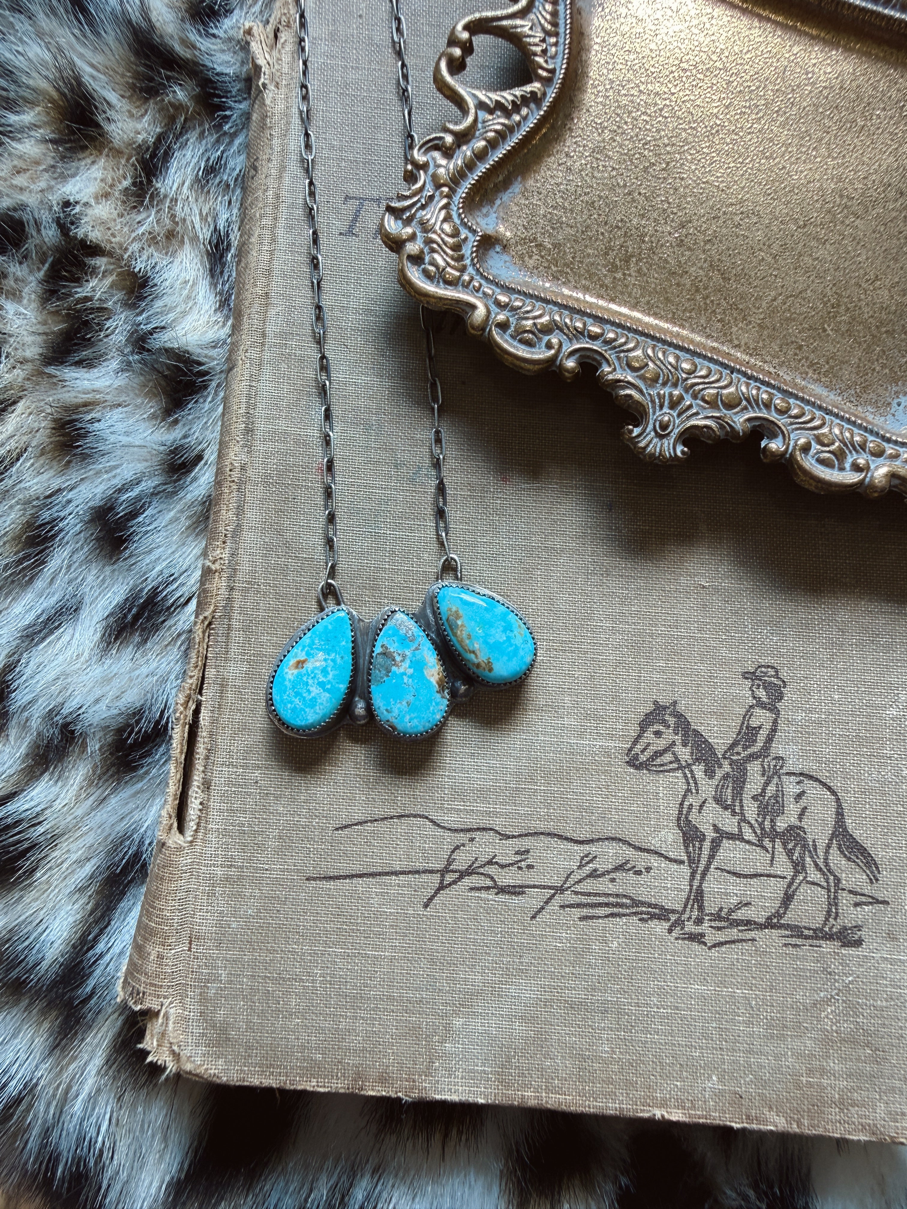 The Rosa Necklace