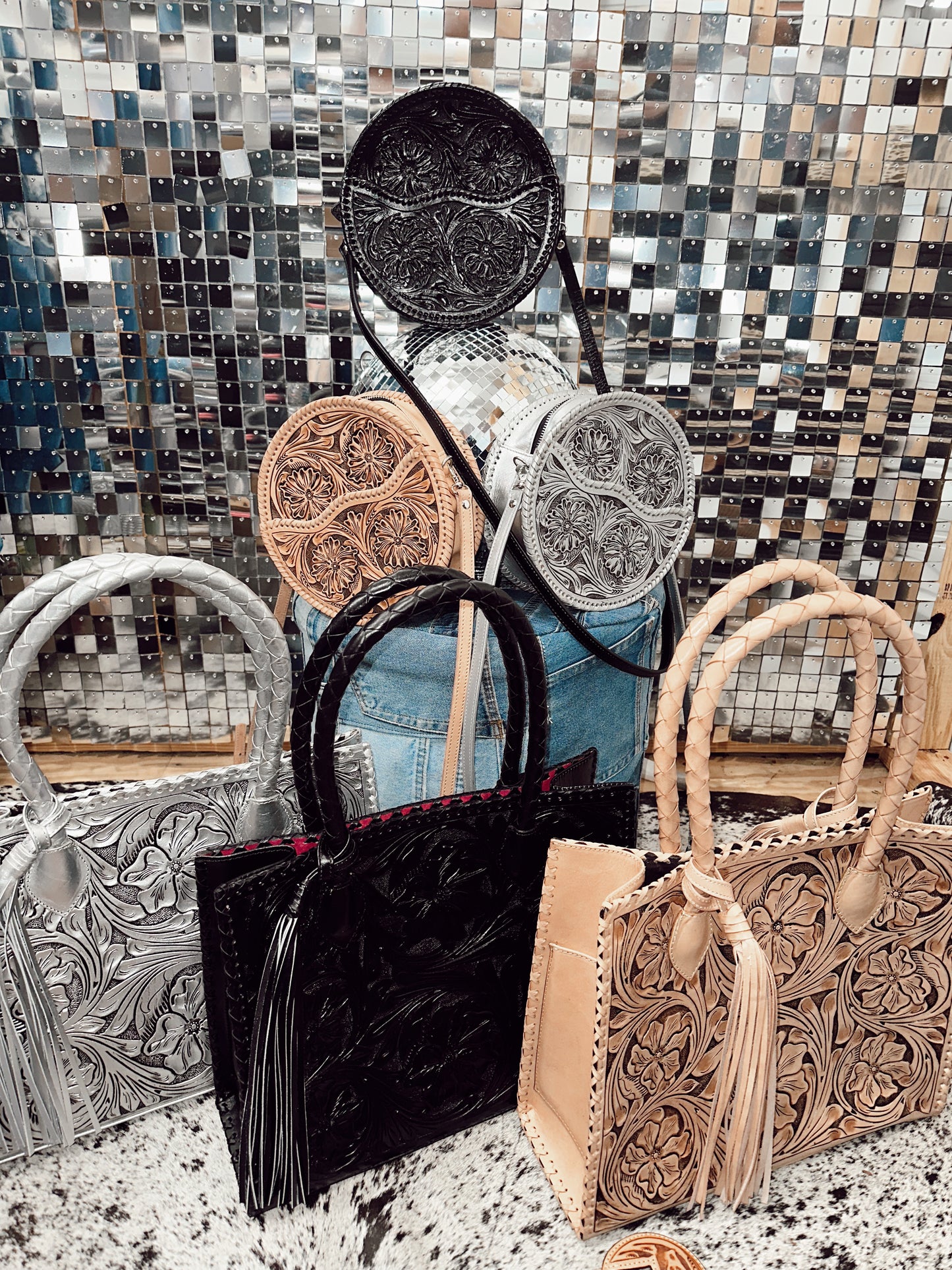 The Que Chula Redondo Leather Tooled Purse {6 Colors}