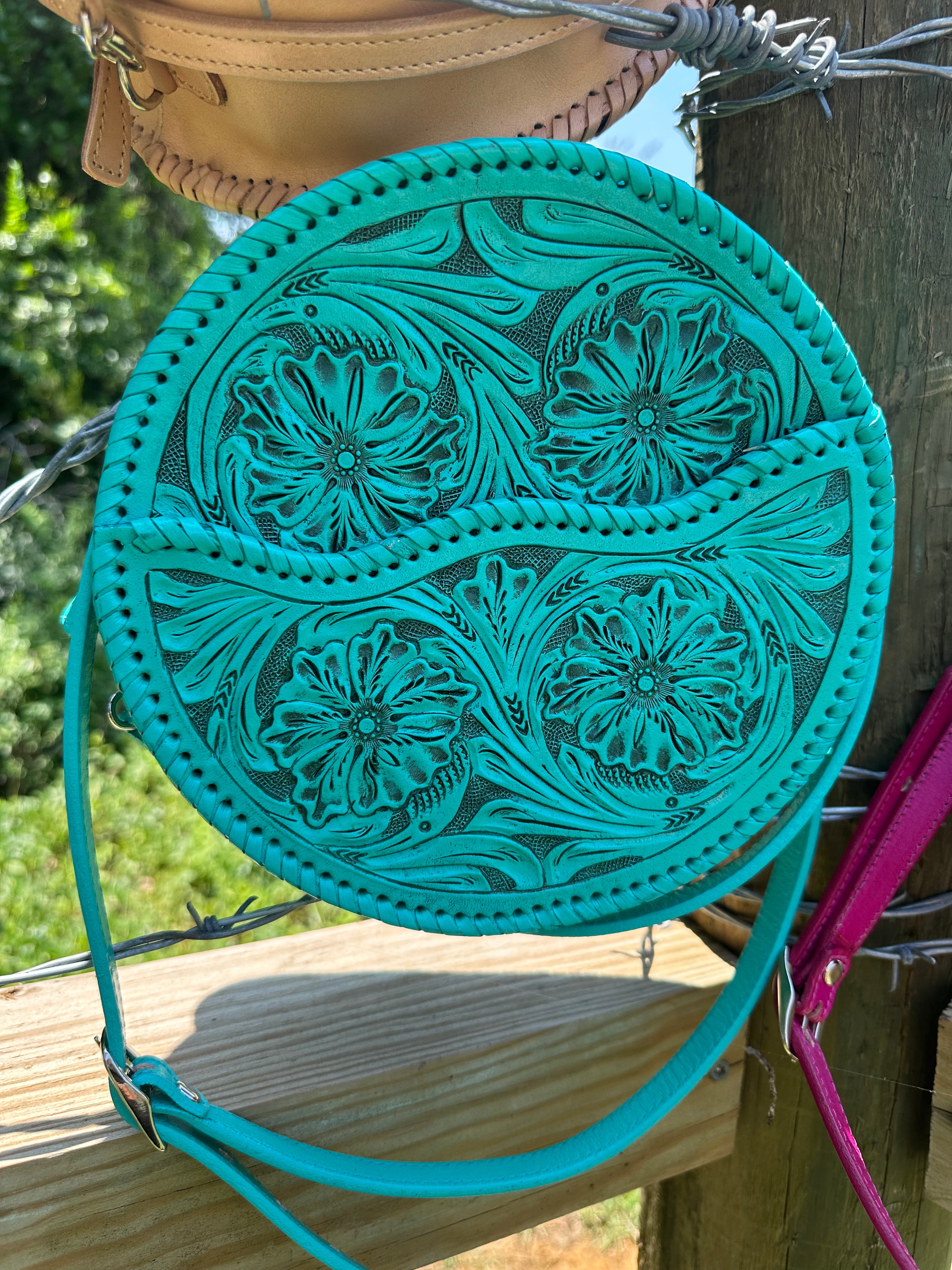 The Que Chula Redondo Leather Tooled Purse {6 Colors}