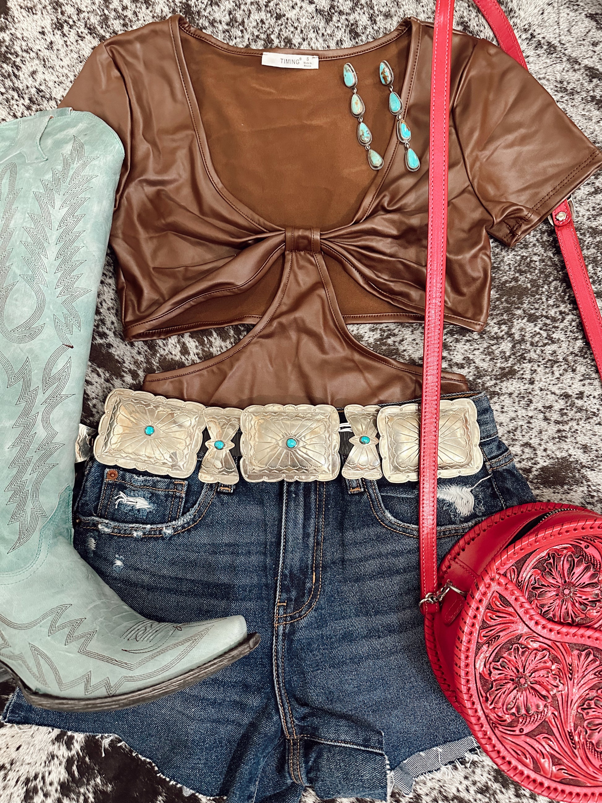 Black bodysuit and turquoise  Western outfits, Black bodysuit, Vaquera  outfit